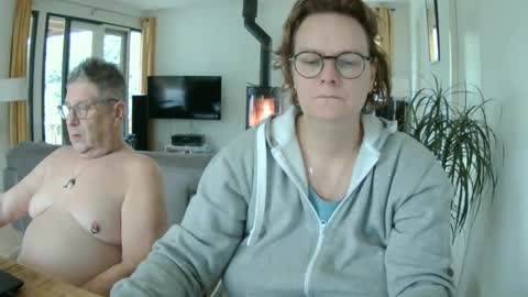 Snoeske and Woodwurm online show from December 2024 01:25:02 PM