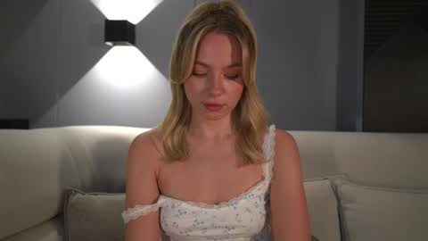 Candice Snow online show from January 2025 02:47:01 PM