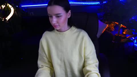 snow_whiteeex online show from January 2025 01:00:01 PM