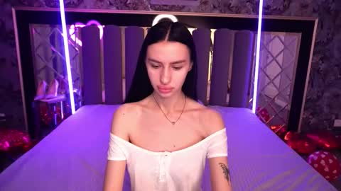 snow_whiteeex online show from February 2026 06:43:02 AM