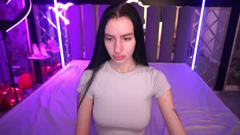 snow_whiteeex online show from April 2026 05:38:01 AM