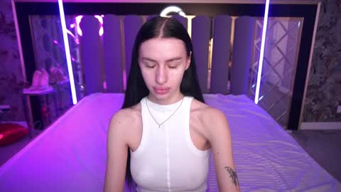 snow_whiteeex online show from April 2026 05:41:01 AM