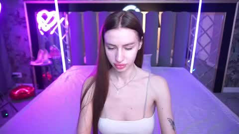 snow_whiteeex online show from April 2026 06:19:02 AM