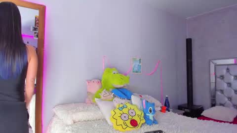 Snapshot of snowbabyxox chatting on March 2025 06:05:02 PM snowbabyxox online show from March 2025 06:05:02 PM