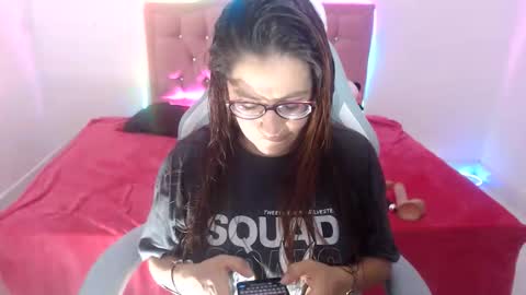 snowhot_69 online show from March 2026 12:33:01 AM