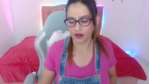 snowhot_69 online show from April 2026 08:28:02 AM
