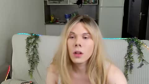 Snapshot of snowwgirll chatting on February 2026 10:11:02 PM Snowwgirlls online show from February 2026 10:11:02 PM