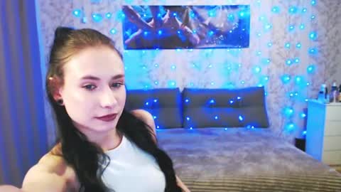 Snapshot of snowwhate_00 chatting on April 2026 06:53:01 PM SnowWhate 00 online show from April 2026 06:53:01 PM