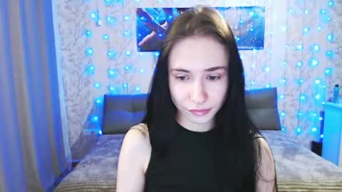 Snapshot of snowwhate_00 chatting on April 2026 05:01:02 PM SnowWhate 00 online show from April 2026 05:01:02 PM