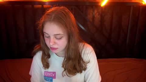 Snapshot of snowwhite_bella chatting on October 2025 01:10:02 PM snowwhite_bella online show from October 2025 01:10:02 PM