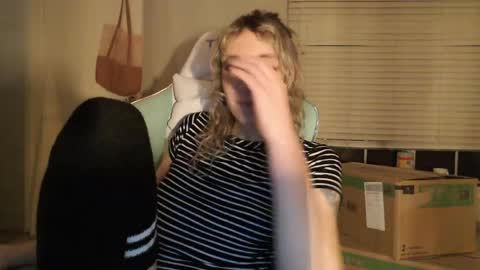 Snapshot of soffpurr chatting on May 2026 06:18:02 AM Lilytea online show from May 2026 06:18:02 AM