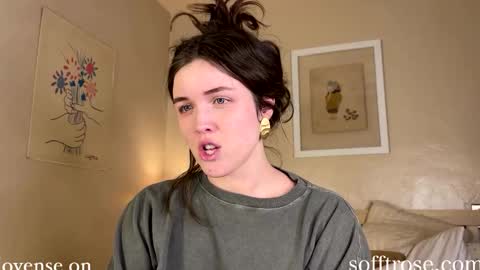 Julia    online show from January 2025 02:04:01 AM