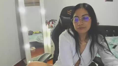 Snapshot of sofhya_jay9 chatting on December 2024 02:39:01 AM Evainked online show from December 2024 02:39:01 AM