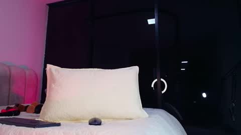 Sofia online show from November 2025 12:04:01 PM