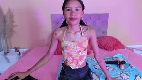 Snapshot of sofi_little2 chatting on November 2025 06:19:01 PM Sofia online show from November 2025 06:19:01 PM