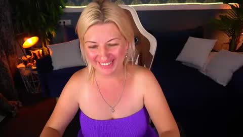 Snapshot of sofi_moonnn chatting on August 2026 04:42:02 PM Sofi online show from August 2026 04:42:02 PM