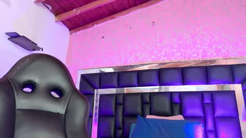 Sofia online show from November 2025 03:05:02 AM