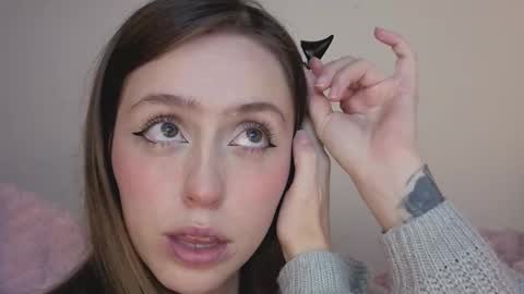     online show from November 2025 03:40:02 AM