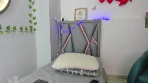 Sofa online show from February 2026 12:50:01 PM