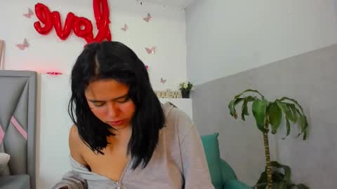 Sofa online show from March 2026 01:07:02 PM