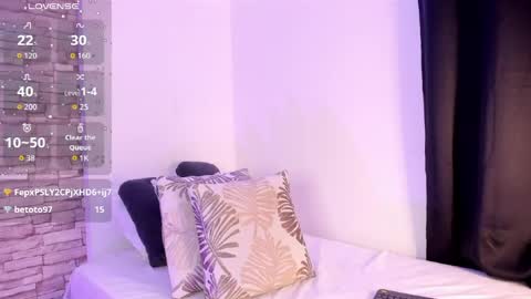 sofiaalarson online show from May 2026 02:06:01 AM