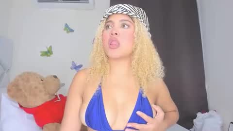 sofiacastillo01 online show from December 2025 03:08:01 PM