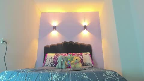 Sofia online show from September 2025 04:49:01 AM