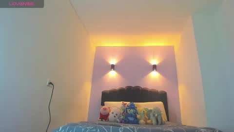 Sofia online show from December 2025 03:13:01 AM