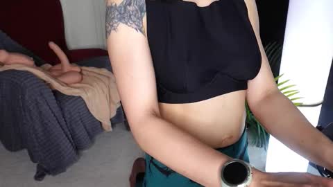 Sofia online show from November 2025 06:02:01 AM