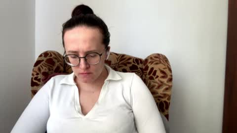 Sofia online show from April 2026 01:23:01 PM