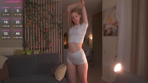 Snapshot of sofiapure18 chatting on November 2025 09:14:02 PM Sofia Help me overcome shynes with 100 thumbs up online show from November 2025 09:14:02 PM