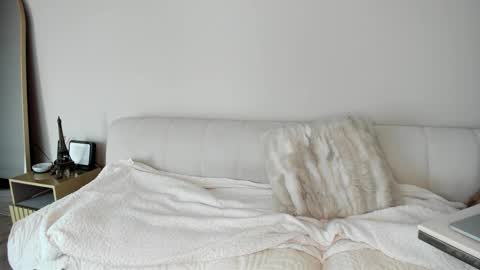 SOFIA   online show from February 2026 09:52:01 PM