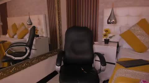 Snapshot of sofiathoompson chatting on June 2026 08:43:02 PM sofiathoompson online show from June 2026 08:43:02 PM