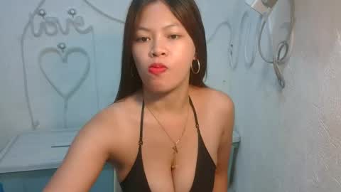 Snapshot of sofie_loorexx chatting on April 2026 05:27:02 AM sofie_loorexx online show from April 2026 05:27:02 AM