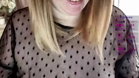 Snapshot of soft_body chatting on April 2026 01:27:02 PM Hi Im Sofia online show from April 2026 01:27:02 PM