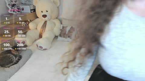 Mia online show from December 2024 07:44:01 PM