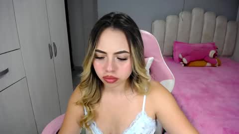 Snapshot of softkiss_x chatting on April 2026 03:12:01 AM Fran online show from April 2026 03:12:01 AM