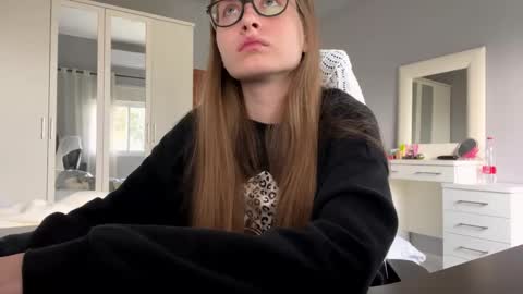 Snapshot of softlygirl chatting on March 2026 01:48:02 PM softlygirl online show from March 2026 01:48:02 PM