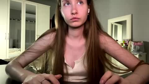 Snapshot of softlygirl chatting on June 2026 06:17:02 PM softlygirl online show from June 2026 06:17:02 PM