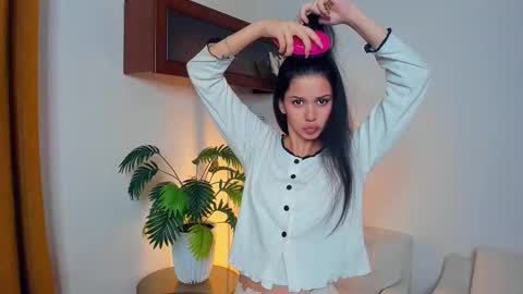 Snapshot of softlyy_bold chatting on October 2025 07:04:02 AM Alice online show from October 2025 07:04:02 AM