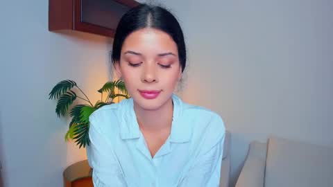 Snapshot of softlyy_bold chatting on October 2025 07:05:02 AM Alice online show from October 2025 07:05:02 AM