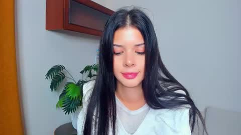 Snapshot of softlyy_bold chatting on October 2025 06:56:02 AM Alice online show from October 2025 06:56:02 AM