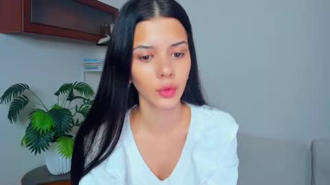 Snapshot of softlyy_bold chatting on October 2025 07:00:02 AM Alice online show from October 2025 07:00:02 AM