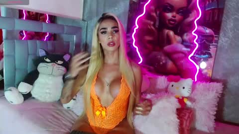 instagram    evalunavelez1. online show from March 2025 09:15:02 PM