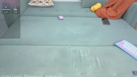 Snapshot of solaralice chatting on October 2025 07:47:01 PM SolarAlice online show from October 2025 07:47:01 PM