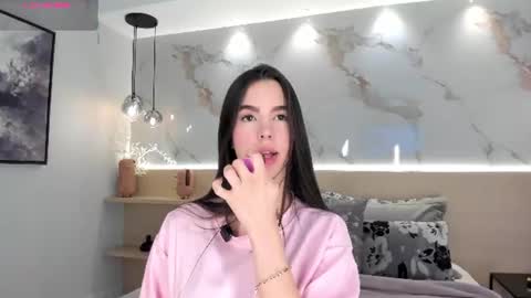 Sol Avelar online show from June 2026 01:19:01 AM