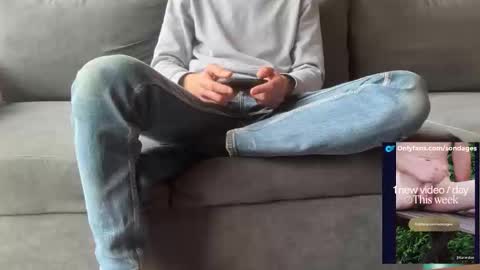 Snapshot of sondages chatting on February 2026 12:13:02 PM Sondages online show from February 2026 12:13:02 PM