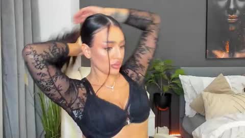 Sonia  Rey online show from November 2025 07:24:01 PM