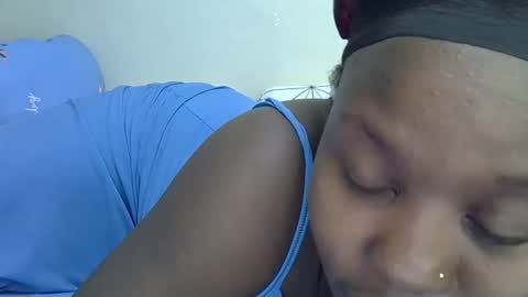 Snapshot of sonnia02 chatting on November 2025 08:22:02 PM sonnia02 online show from November 2025 08:22:02 PM