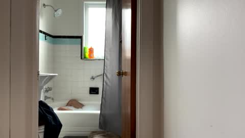 Sonny Madraga online show from December 2025 06:27:01 PM